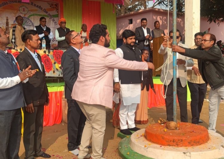 *खंड शिक्षा कार्यालय बगीचा मे जनपद उपाध्यक्ष अरविन्द गुप्ता 77 वां राष्ट्रीय ध्वज फहराया,,,अधिकारियों,शिक्षकों एवं विद्यार्थियों को दी गणतंत्र दिवस की शुभकामनाएं*