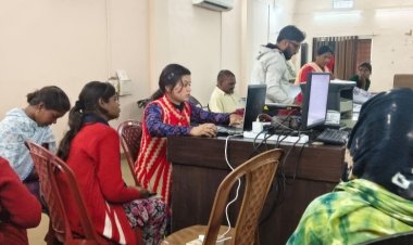 *अपर कलेक्टर श्री प्रदीप साहू ने जनदर्शन में सुनी आमजन की समस्या और अधिकारियों को समयबद्ध एवं पारदर्शी निराकरण के दिये निर्देश*