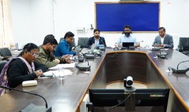 *कलेक्टर श्री रोहित व्यास ने राजस्व विभाग की समीक्षा बैठक मे राजस्व प्रकरणों का शत प्रतिसत निराकरण समयसीमा मे सुनिश्चित करने के दिये निर्देश*