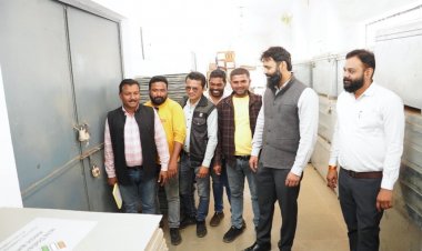 *जिला निर्वाचन अधिकारी श्री व्यास ने ईवीएम वेयरहाउस के राजनीतिक दलों के प्रतिनिधियों के मौजूदगी में किया मासिक निरीक्षण*