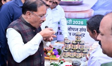 बगिया में मुख्यमंत्री ने आयुर्वेद की समृद्ध परम्परा आरोग्य अमृत अवलेह का किया विधिवत शुभारम्भ