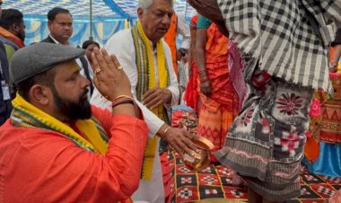 ऑपरेशन घरवापसी के तहत ओड़िसा मे 210 जनजाति भाई/बहनों को घरवापसी प्रमुख प्रबल प्रताप सिंह जूदेव ने वैदिक मंत्र एवं पांव पखार कर सनातन धर्म की  दी जानकारी