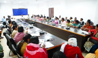 आंगनबाड़ी कार्यकर्ताओं की समस्याओं पर संवेदनशील पहल,कलेक्टर ने संघ के प्रतिनिधिओं के साथ की बैठक,कुपोषण मुक्त जशपुर के लिए शत प्रतिशत उपस्थिति पर जोर