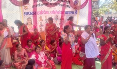 आंगनबाड़ी कार्यकर्ताओं, सहायिकाओं ने संयुक्त मंच के आह्वान पर तीन सूत्रीय मांगों को  लेकर दो दिवसीय हड़ताल पर केंद्रों मे लगा ताला