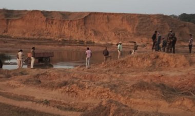 प्रशासन सख्त कार्यवाही करते हुए अवैध रेत खनन पर नियमों के तहत वाहन जप्त करते हुए प्रकरण दर्ज की