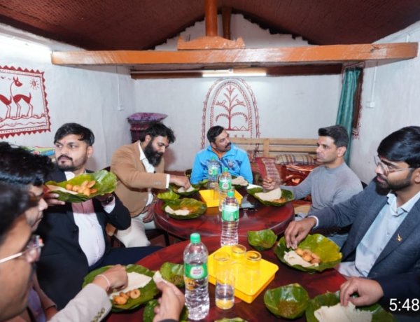 *अंतरिक्ष से जनजीवन तक:जशपुर में गगनयात्री शुभांशु शुक्ला ने दखा ग्रामीण पर्यटन का जीवंत स्वरूप,देशदेखा के कोरेगांव होम-स्टे में आदिवासी संस्कृति और पारंपरिक व्यंजनों से हुए अभिभूत*