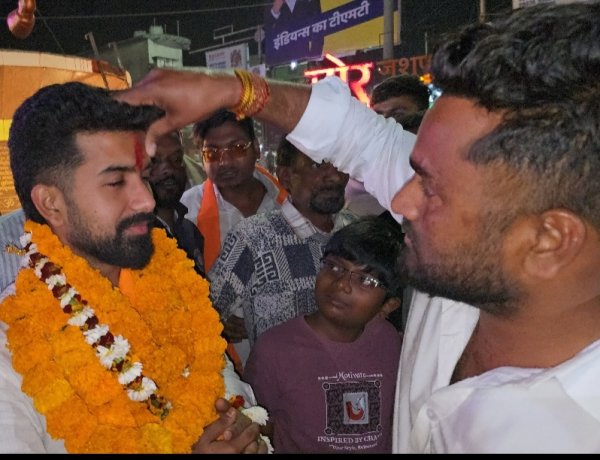 *नवनियुक्त भाजयुमो के जिलाध्यक्ष विजय आदित्य सिंह जूदेव का युवाओं ने रक्त तिलक और पुष्प वर्षा कर बाइक रैली निकालकर किया भव्य स्वागत*