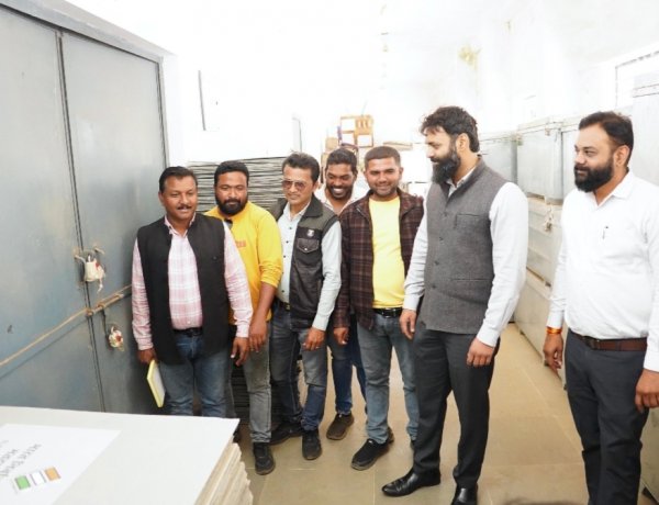 *जिला निर्वाचन अधिकारी श्री व्यास ने ईवीएम वेयरहाउस के राजनीतिक दलों के प्रतिनिधियों के मौजूदगी में किया मासिक निरीक्षण*