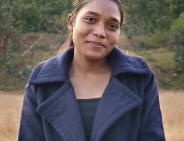 संघर्ष से सफलता की कहानी: जिला प्रशासन द्वारा संचालित नवगुरुकुल संस्था से नेहा खाखा बनीं प्रेरक पहचान,