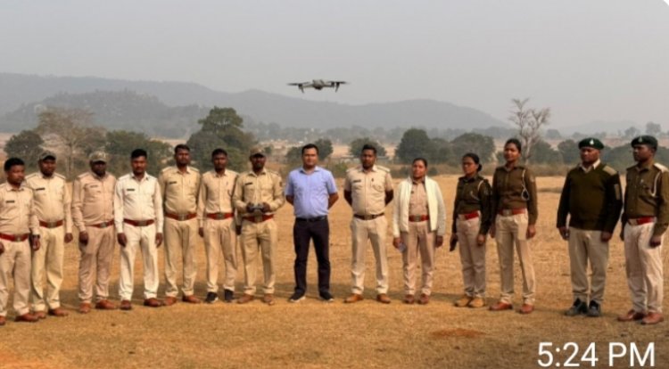 *हाथी - मानव द्वन्द कम करने जशपुर वनमंडल में ड्रोन तकनीकी की पहल,वन अमला एवं रैपीड रिस्पॉन्स टीम को दिया गया चरणबद्ध ड्रोन प्रशिक्षण*