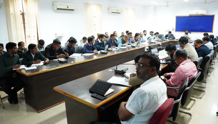 *कलेक्टर रोहित व्यास ने ग्राम पचायतों में संचालित विकास योजनाओं की समीक्षा की,ग्राम स्तरीय शिविरों मे सभी पात्र हितग्राहियों को योजनाओं से जोड़ने विशेष कार्ययोजना बनाने के दिये निर्देश*