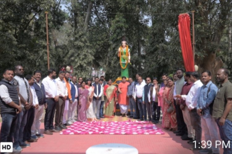 कलेक्टर परिसर में छत्तीसगढ़ महतारी प्रतिमा का जशपुर विधायक श्रीमती रायमुनी भगत ने की अनावरण