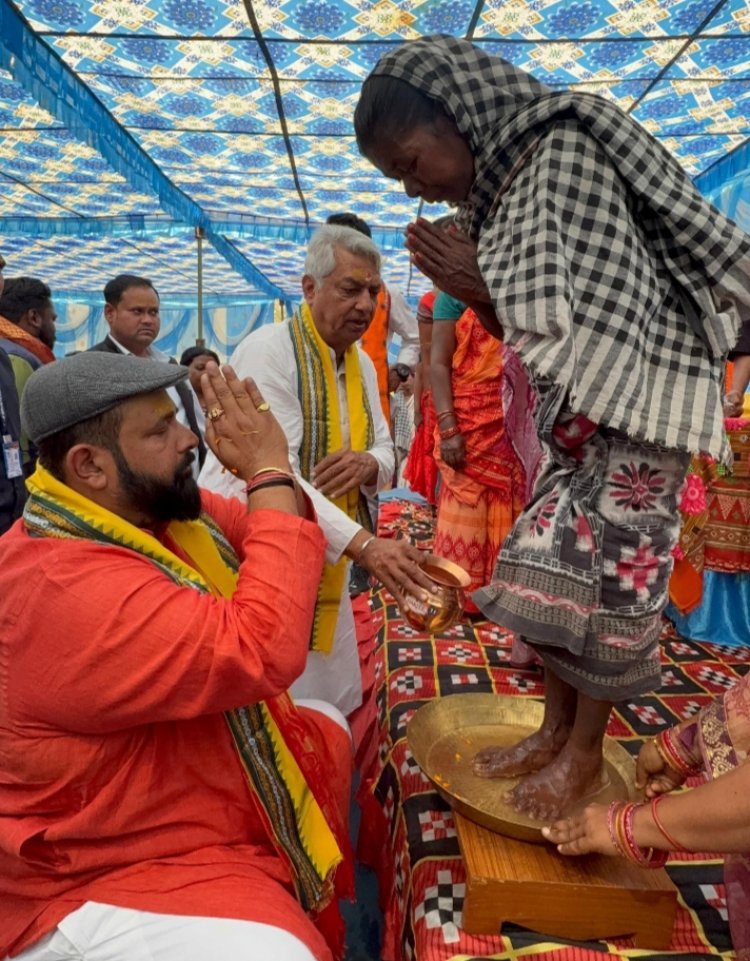 ऑपरेशन घरवापसी के तहत ओड़िसा मे 210 जनजाति भाई/बहनों को घरवापसी प्रमुख प्रबल प्रताप सिंह जूदेव ने वैदिक मंत्र एवं पांव पखार कर सनातन धर्म की  दी जानकारी