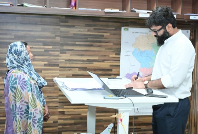 कलेक्टर रोहित व्यास ने जनदर्शन में आये मामलों को समयबद्ध एवं गुणवत्तापूर्ण निराकरण सुनिश्चित करने दिये निर्देश