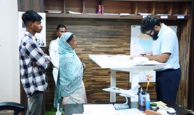 कलेक्टर श्री रोहित व्यास ने जनदर्शन में सुनी आमजन की समस्याएं अधिकारियों को समयबद्ध एवं पारदर्शी निराकरण के दिये निर्देश