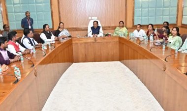 मुख्यमंत्री से जशपुर के सरपंचों ने की मुलाकात, मुख्यमंत्री  विष्णुदेवसाय साय ने कहा ग्रामीण विकास में सरपंचों की महत्वपूर्ण भूमिका है