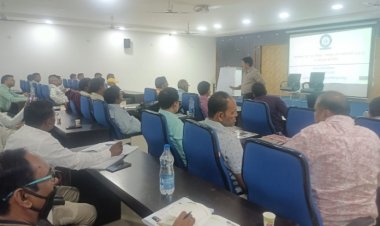 जशपुर के मंत्रणा कक्ष में जनगणना के फिल्ड ट्रेनर का प्रशिक्षण सम्पन्न