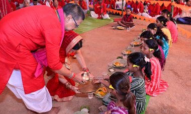 मुख्यमंत्री विष्णुदेव साय मां दुर्गा की पूजा अर्चना कर प्रदेशवासियों की सुख समृद्धि के लिए की कामना साथ ही दुर्गा स्वरूप नौ कन्याओं का भोजन कराया