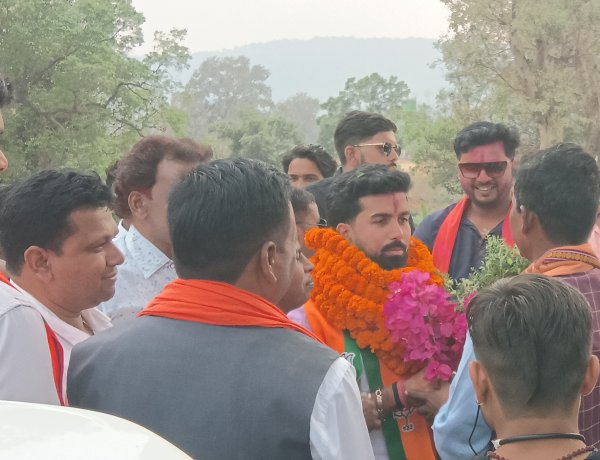 भारतीय जनता पार्टी युवा मोर्चा के नवनियुक्त जिलाध्यक्ष विजय आदित्य सिंह जूदेव के मंडल बगीचा के प्रथम आगमन पर हुआ भव्य स्वागत ,बाइक रैली के साथ गुंजा जय जय जूदेव के नारे