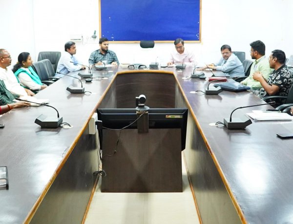 अपर कलेक्टर प्रदीप कुमार साहू ने जिले के गैस एजेंसी संचालकों की ली बैठक,उपभोक्ताओं को गैस सिलेंडर लेने में कोई परेशानी   नही होने चाहिए ,गैस की अवैध भंडारण और कालाबाजारी की शिकायत मिलने पर होगी कड़ी कार्यवाही