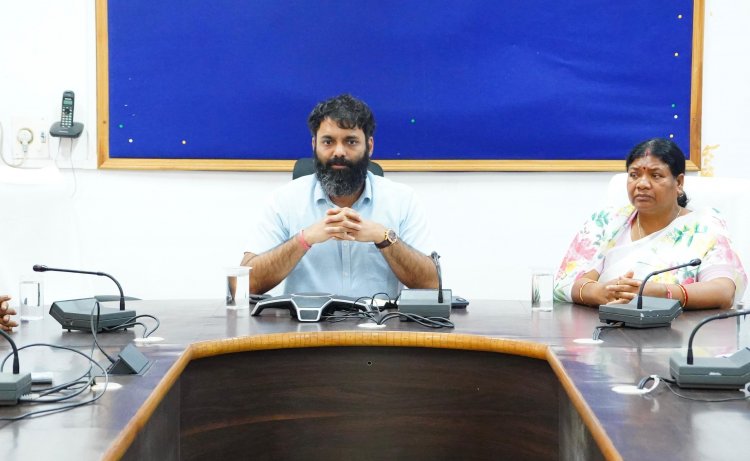 जशपुर के पुरातत्व जगहों का होगा कायाकल्प:कलेक्टर रोहित व्यास ने जशपुर के पुरातत्व जगहों,पुराने मंदिरों को जीर्णोद्धार के लिए चिन्हाकित कर सूची बनाने दिये निर्देश