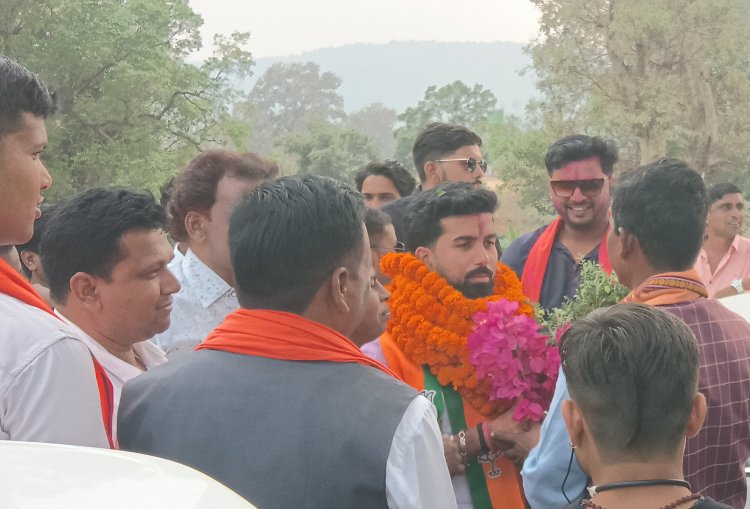 भारतीय जनता पार्टी युवा मोर्चा के नवनियुक्त जिलाध्यक्ष विजय आदित्य सिंह जूदेव के मंडल बगीचा के प्रथम आगमन पर हुआ भव्य स्वागत ,बाइक रैली के साथ गुंजा जय जय जूदेव के नारे