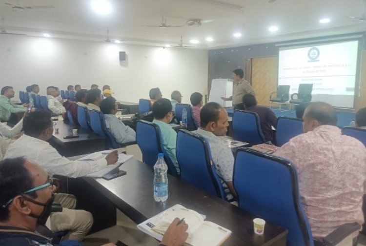 जशपुर के मंत्रणा कक्ष में जनगणना के फिल्ड ट्रेनर का प्रशिक्षण सम्पन्न