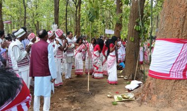 साहीडांड में प्रकृति पूजा सरहुल का हुआ आयोजन,क्षेत्र भर के हिन्दु उरांव का हुआ जमावड़ा