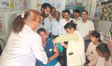 बगीचा सीएचसी में किशोरी बालिकाओं को कैंसर से सुरक्षा के लिए वैक्सीनेशन की हुई शुरुवात,,,कितना उम्र तक के बालिकाओं को लगेगा यह वैक्सीन पुरी जानकारी के लिए..... पढ़ें बोलती खबर