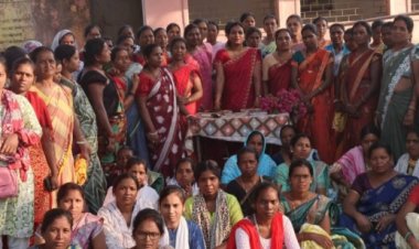 उच्च अधिकारियों के अनैतिक मांग और दबाव के विरुद्ध छत्तीसगढ़ आंगनबाड़ी कार्यकर्ता सहायिका पंजी.409 लुड़ेग में बैठक कर सामूहिक आवाज उठाने बनाये रणनीति