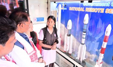 जशपुर के बच्चों में झलक रही है वैज्ञानिक सोंच,,,मुख्यमंत्री को बच्चों ने कैसे वैज्ञानिक के विषय को समझाया विस्तार से जानने के लिए पढ़ें......बोलती खबर