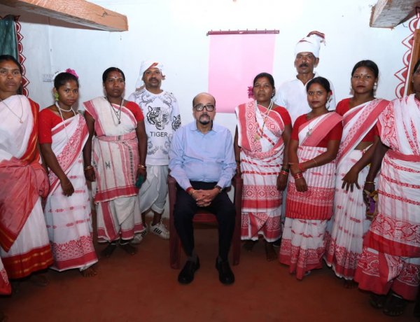 राज्यपाल श्री रमेन डेका ने केरेगांव  होम स्टे भ्रमण कर आदिवासी संस्कृति,आतिथ्य परम्परा और रोजगार संवर्धन की सराहना की