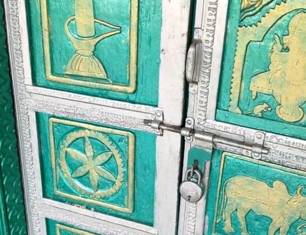 कैलाश गुफा मंदिर का विवाद थमने का नाम नही ले रहा है,,श्रद्धालु आक्रोश में,,,कलेक्टर को सौंपे स्मरण पत्र में जल्द विवाद खत्म करने....पढ़ें पुरी मामला और जानें श्रद्धालुओं का अंतिम लड़ाई होगी क्या