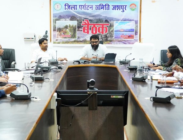 मुख्यमंत्री श्री विष्णुदेवसाय के मंशानुरूप:     अब जशपुर के हर पर्यटन स्थल होगा सर्वसुविधायुक्त: कलेक्टर श्री रोहित व्यास