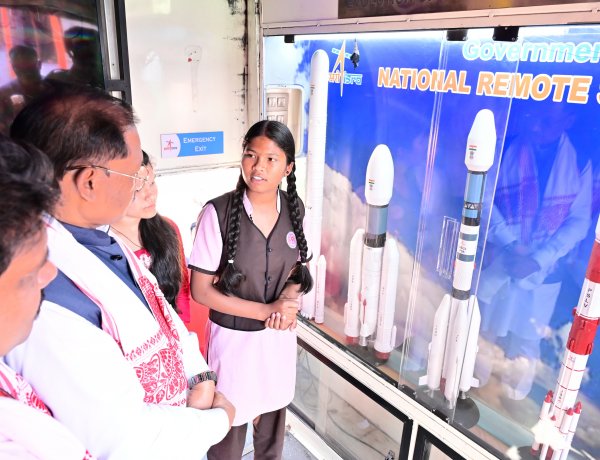 जशपुर के बच्चों में झलक रही है वैज्ञानिक सोंच,,,मुख्यमंत्री को बच्चों ने कैसे वैज्ञानिक के विषय को समझाया विस्तार से जानने के लिए पढ़ें......बोलती खबर