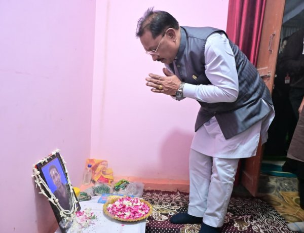 स्वर्गीय विवेक अंधारे को मुख्यमंत्री श्री विष्णुदेव साय ने अर्पित की श्रद्दांजलि