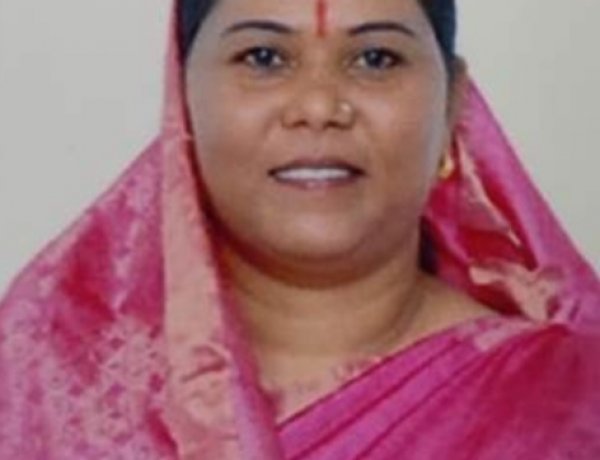 वाहन चलाते समय हेलमेट और सीट बेल्ट उपयोग करने पत्थलगांव विधायक श्रीमती गोमती साय ने लोगों से की अपील