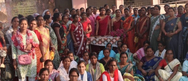 उच्च अधिकारियों के अनैतिक मांग और दबाव के विरुद्ध छत्तीसगढ़ आंगनबाड़ी कार्यकर्ता सहायिका पंजी.409 लुड़ेग में बैठक कर सामूहिक आवाज उठाने बनाये रणनीति