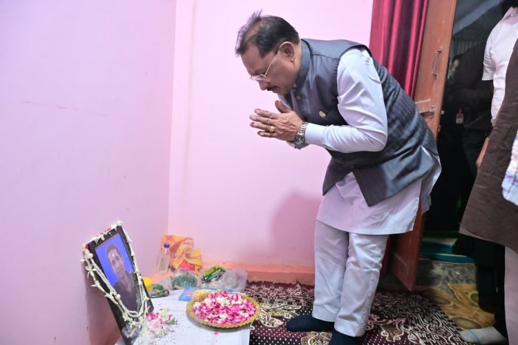 स्वर्गीय विवेक अंधारे को मुख्यमंत्री श्री विष्णुदेव साय ने अर्पित की श्रद्दांजलि