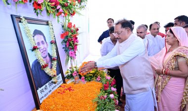 मुख्यमंत्री विष्णुदेव साय सहित केंद्रीय मंत्री तोखन साहू,कृषि मंत्री रामविचार नेताम ने दी स्व. विवेक अंधारे को अर्पित की श्रद्धांजलि