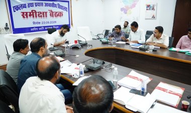 घोलेंग और सन्ना एकलव्य आदर्श आवासीय विद्यालय के परीक्षा परिणाम से कलेक्टर रोहित व्यास ने गहरी नाराजगी जताई,कलेक्टर ने प्रयास आवासीय विद्यालय,एकलव्य आदर्श विद्यालय और विशेष पिछड़ी जनजाति पहाड़ी कोरवा विद्यालय के संचालन शैक्षणिक गतिविधियों की समीक्षा बैठक कर हर सप्ताह सभी विषयों का टेस्ट लेने सख्त निर्देश दिये और कहा लापरवाही बरतने पर कड़ी कार्रवाई होगी