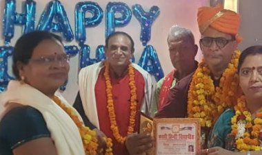राष्ट्रीय ख्याति प्राप्त कबीर भजन,लोक गीत,आकाशवाणी दूरदर्शन फिल्म कलाकार बिलासपुर निवासी नवल दास एवं श्रीमती अनुसुईया मानिकपुरी को वाराणसी काशी विद्यापीठ विश्विविद्यालय बनारस ने दी डॉ की उपाधि समाज में खुशी का माहौल
