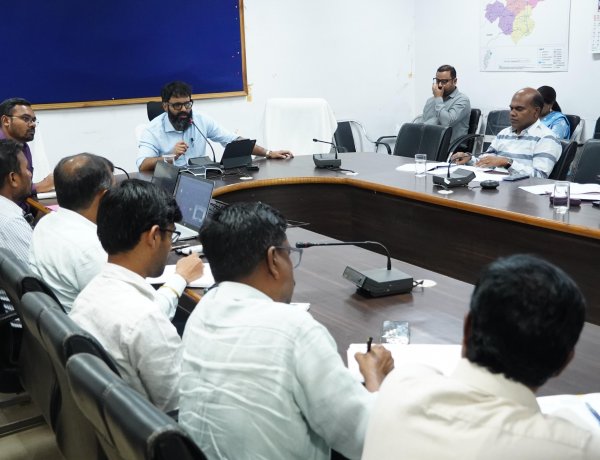 कलेक्टर ने जिला स्तरीय शिविर मे प्राप्त आवेदनों का गंभीरता से निराकरण करने  सभी अधिकारियों को दिये निर्देश