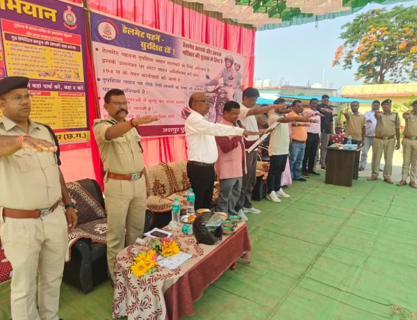 कहाँ का जनसमस्या शिविर मे सड़क सुरक्षा और स्वच्छता की दिलायी गयी सामूहिक शपथ पढ़ें...