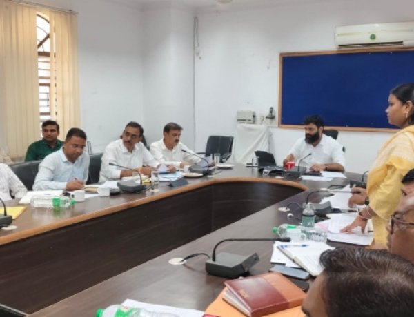 कलेक्टर सख्त: खराब परीक्षा परिणाम पर सुधार नही हुआ तो मान्यता होगी रद्ध और रुकेगा अनुदान  साथ ही खराब रिजल्ट देने वाले विषय शिक्षकों पर होगी कड़ी कार्यवाही