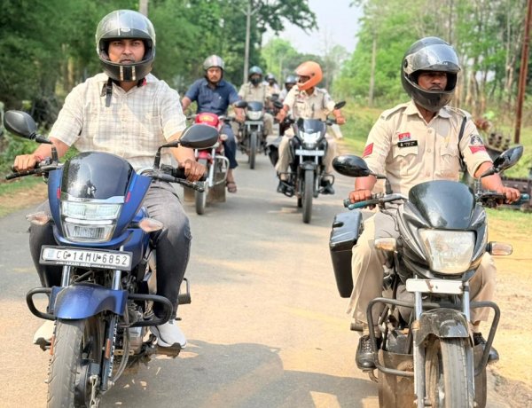 वरिष्ट पुलिस अधीक्षक डा. लाल उमेद सिंह के निर्देशानुसार थाना नारायपुर में हेलमेट जागरूकता बाइक रैली का हुआ आयोजन