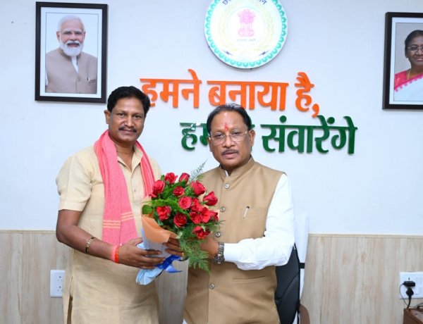 जिला पंचायत सदस्य गेंदबिहारी सिंह ने अपने क्षेत्र के साथ जशपुर की विकास को लेकर रायपुर में मुख्यमंत्री विष्णुदेव साय से की चर्चा