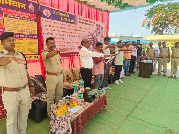 कहाँ का जनसमस्या शिविर मे सड़क सुरक्षा और स्वच्छता की दिलायी गयी सामूहिक शपथ पढ़ें...