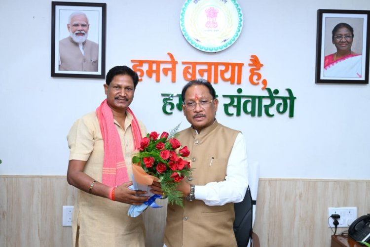 जिला पंचायत सदस्य गेंदबिहारी सिंह ने अपने क्षेत्र के साथ जशपुर की विकास को लेकर रायपुर में मुख्यमंत्री विष्णुदेव साय से की चर्चा