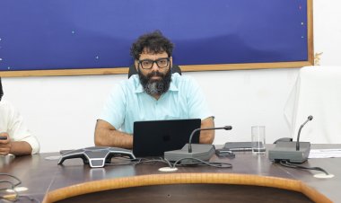 प्रधानमंत्री सूर्य घर मुफ्त बिजली योजना की समीक्षा, क्रियान्वयन में कलेक्टर रोहित व्यास ने तेजी लाने के दिये निर्देश